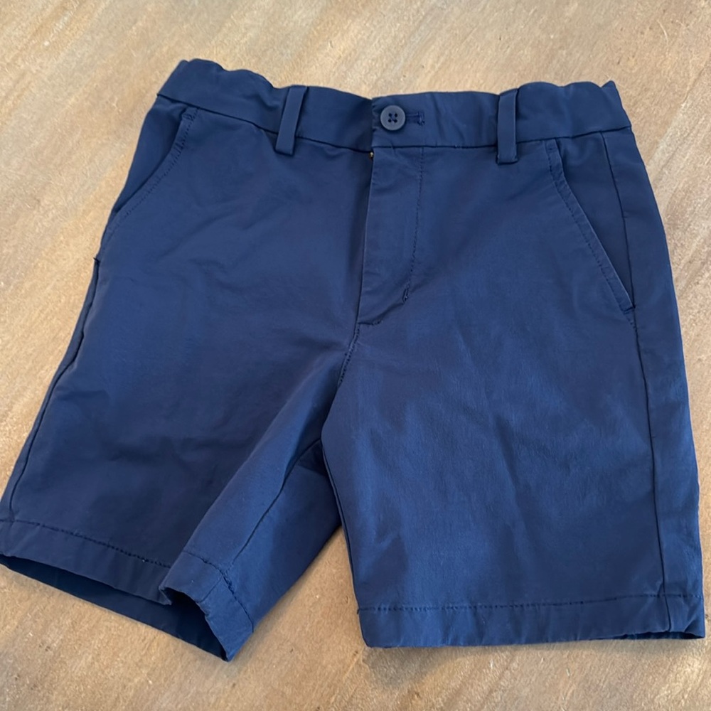 Boys vineyard vines performance shorts size 6 like new